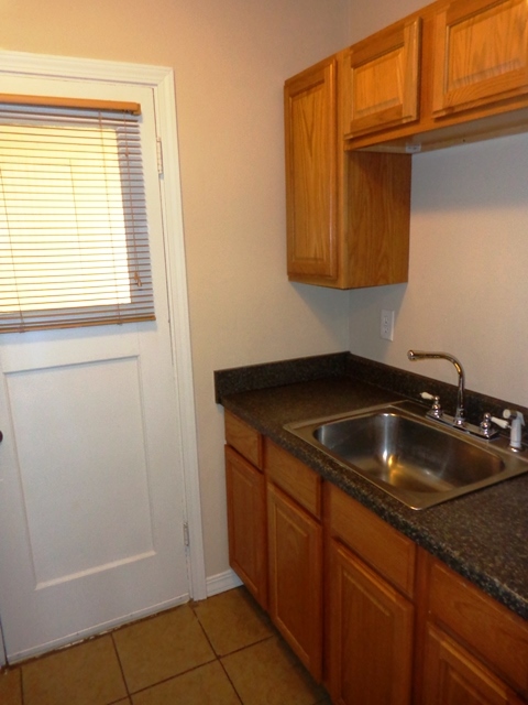 Kitchen - 109 E 4th St