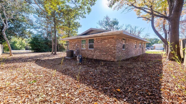 Building Photo - 1 Stafford Cir NE