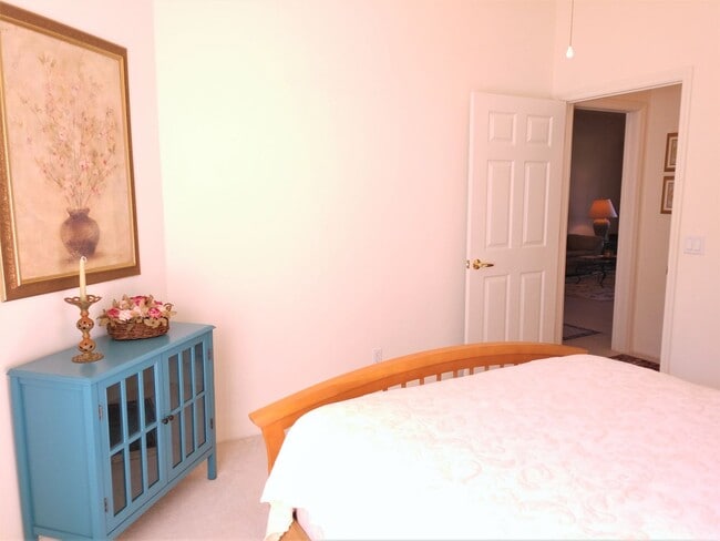 Building Photo - Seasonal Short-Term Villa located in Pelican Pointe Golf & Country Club!