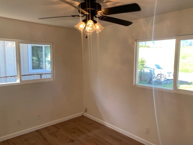 Building Photo - 571 Maalo St