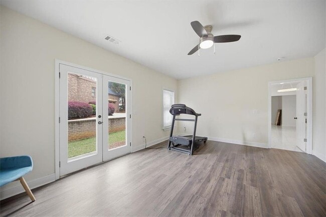 Building Photo - 5869 Chickasaw Ln