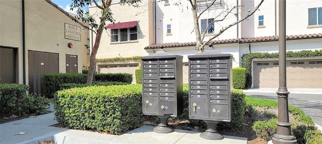 Building Photo - 2 Adelfa St