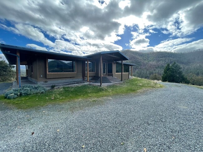 Building Photo - Rural 3 Bedroom, 2 Bath - Ruch & Applegate River Area