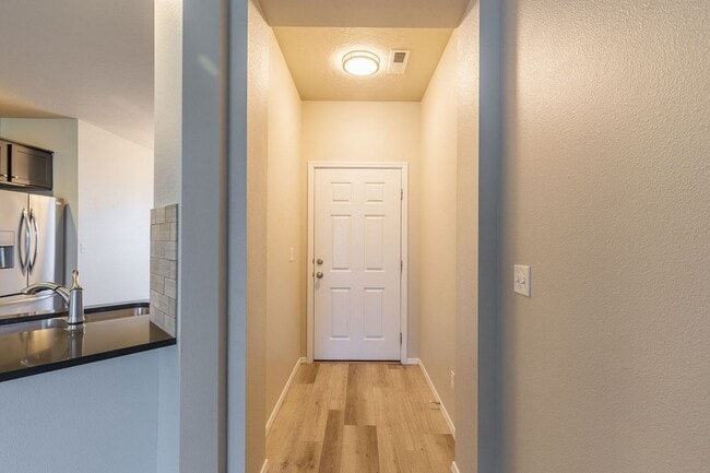 Building Photo - Central 3 bed 2 bath home