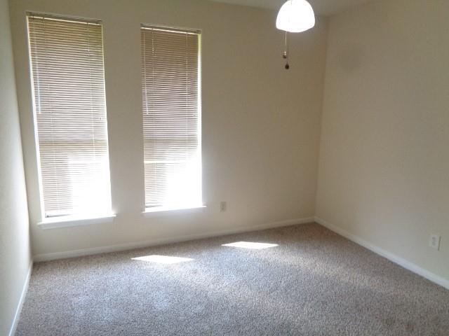 Building Photo - 23730 Farm Hill Dr