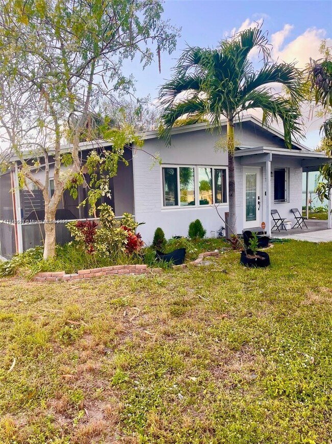 Primary Photo - 1015 NW 24th Ave