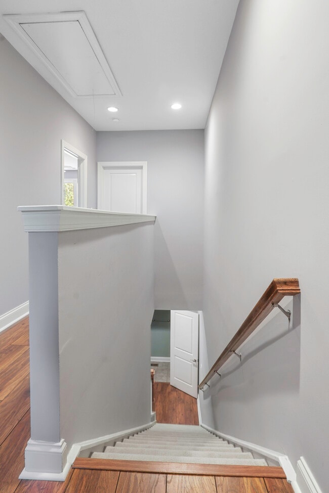 Building Photo - 1201 Dingle Rd