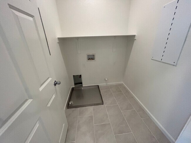 Building Photo - Beautiful Newer 4 Bedroom Home in Aspen-Sequoia Trails with Solar!