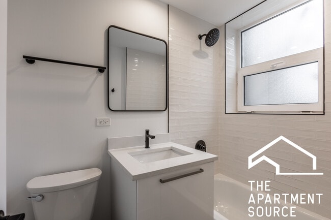 Building Photo - 941 W Carmen Ave