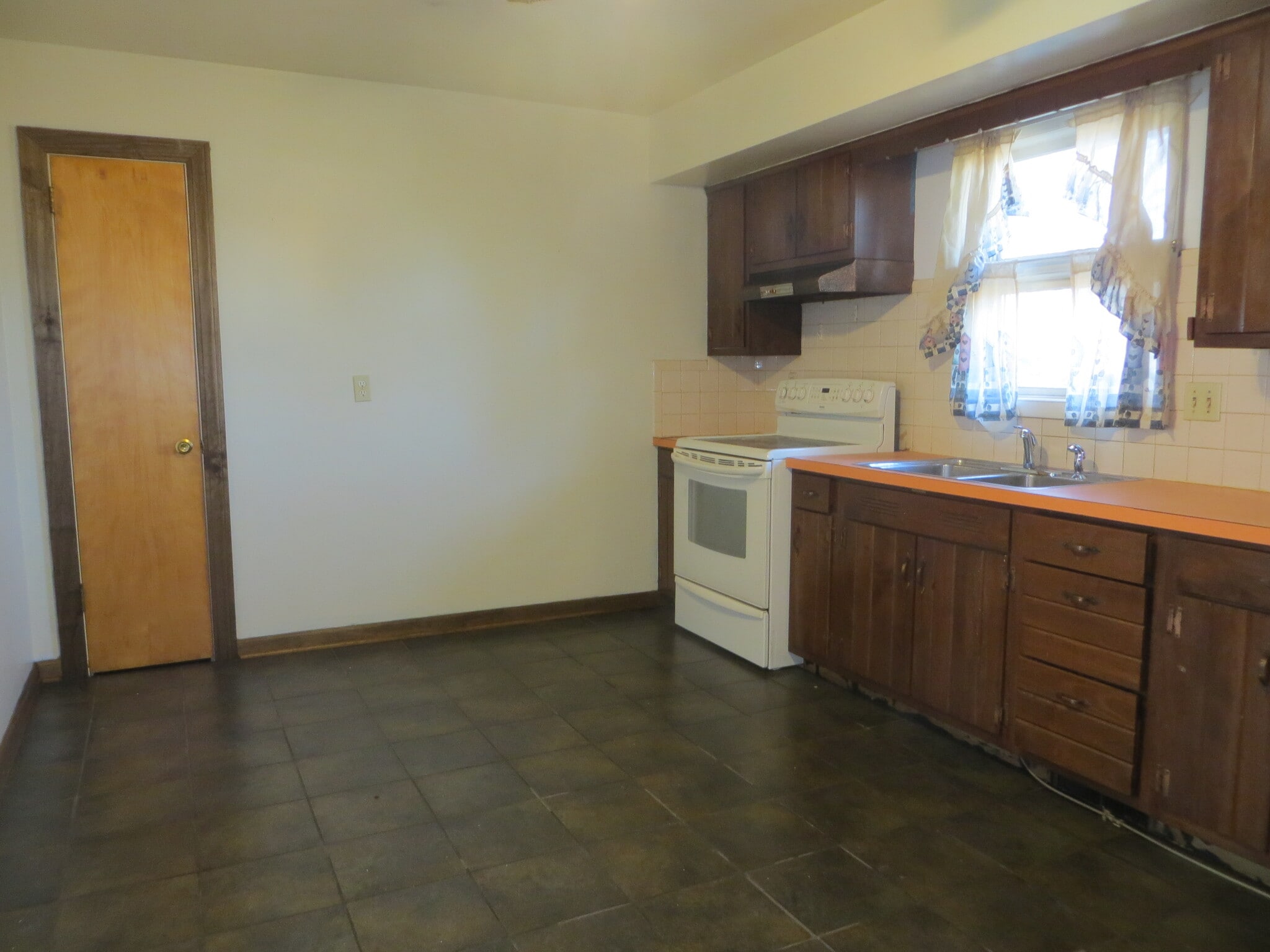 Building Photo - 1107 W Maple Ave S