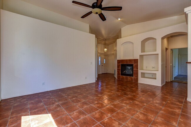 Building Photo - 5879 N Bronco Ln
