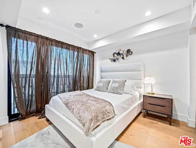 Building Photo - 1445 N Martel Ave