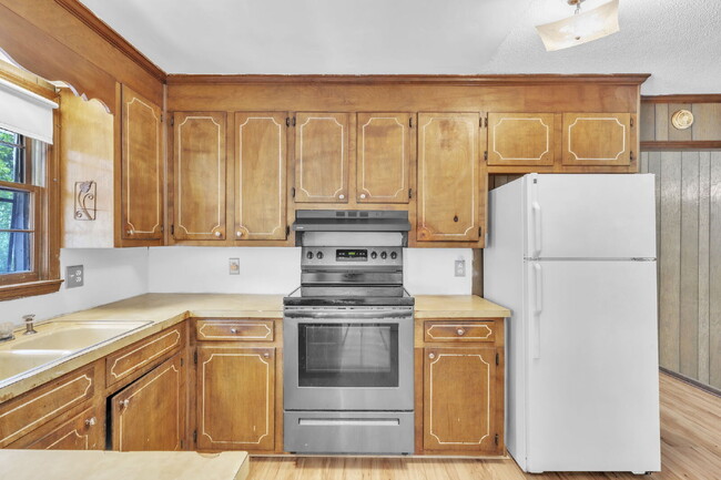 Building Photo - Charming 3-Bed, 2-Bath Haven in Anderson w...