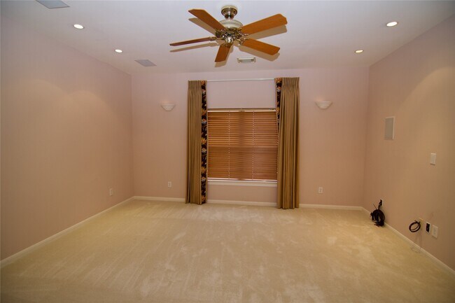 Building Photo - 3015 Bonnebridge Way Blvd