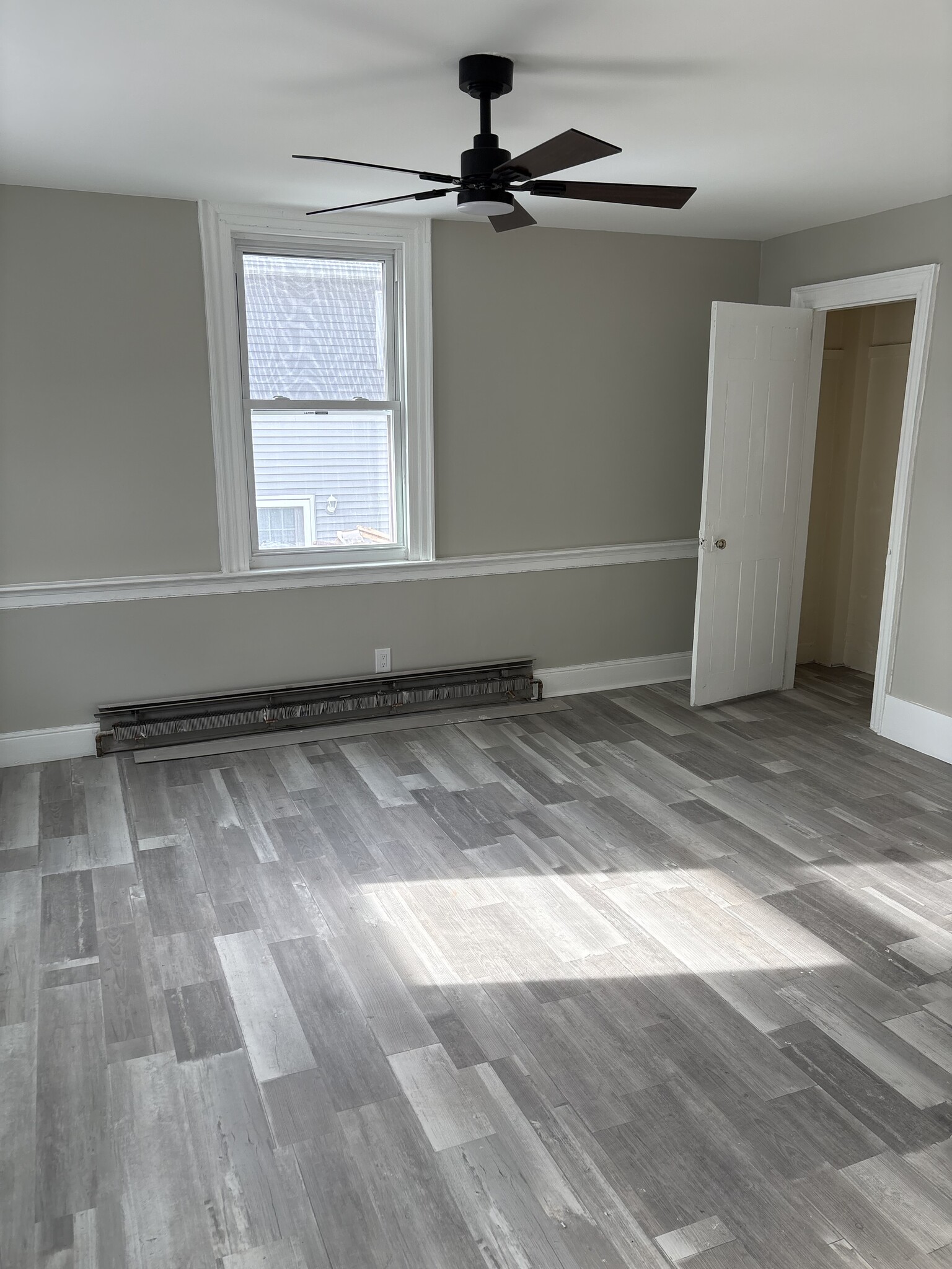 Building Photo - 47 Maple Ave