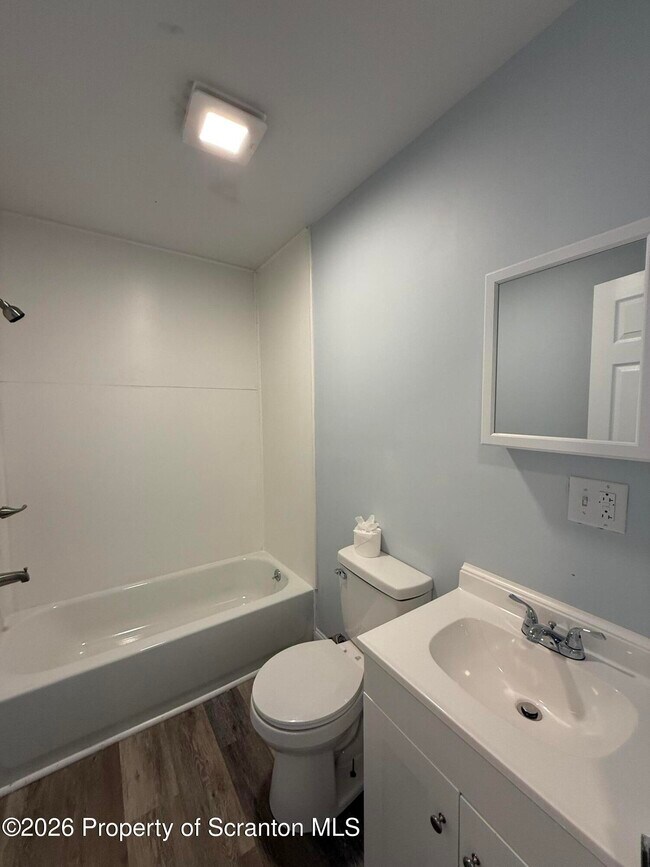 Building Photo - 1319 Capouse Ave