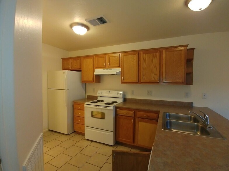 Building Photo - 89 E Cliff House Dr