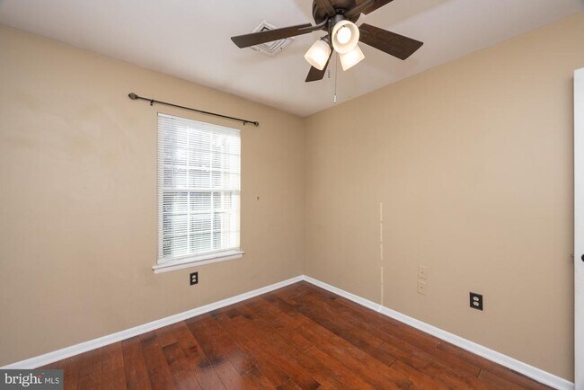Building Photo - 85 Pinewood Dr