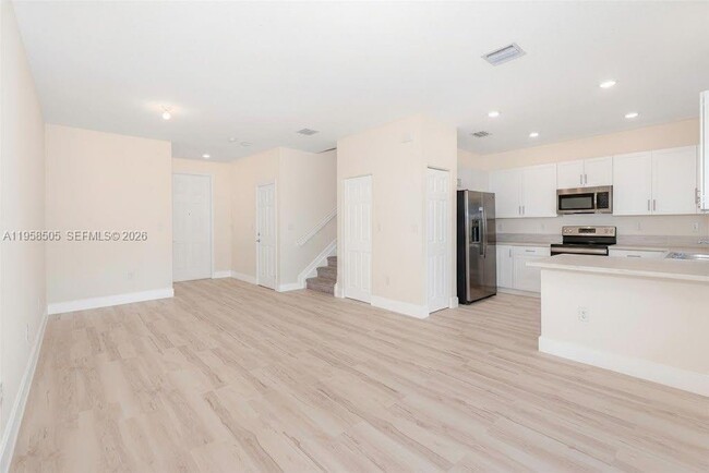 Building Photo - 3326 W 112th St