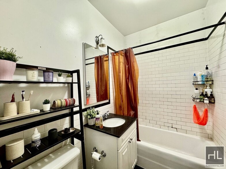 Building Photo - 21 STREET