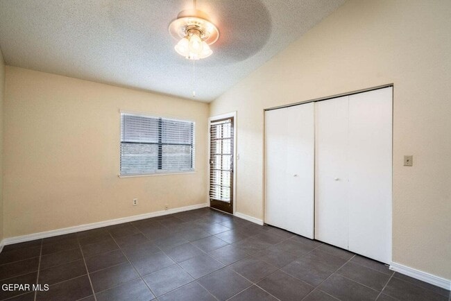 Building Photo - 1555 Common Dr