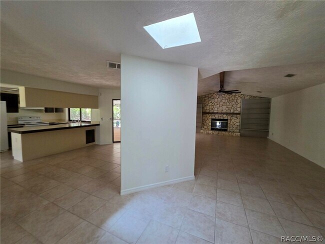 Building Photo - 1600 W Ivorywood Dr