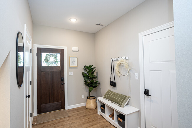 Entryway - 110 Sierra Cir