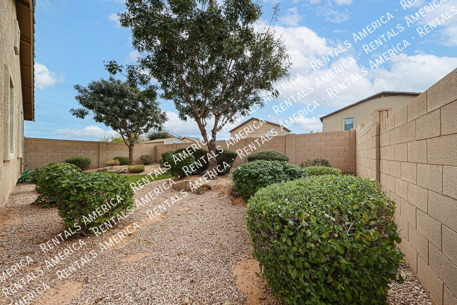 Building Photo - 11039 E Verbina Ln