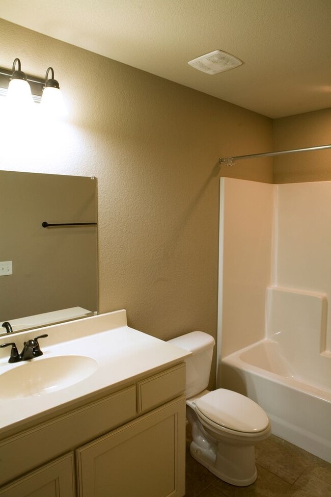 Building Photo - **MOVE-IN THIS MONTH RECEIVE HALF A MONTH OF FREE RENT* Available Now! 4-Bedroom, 3.5-Bathroom Ho...