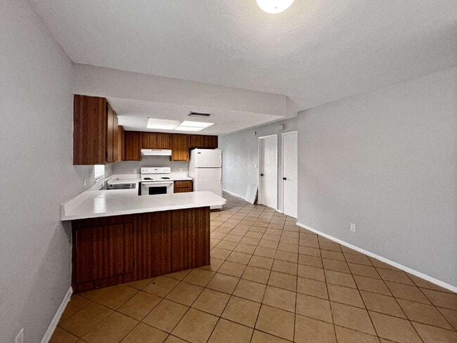 Building Photo - Your Cozy Core Era Starts in Fort Myers – ...