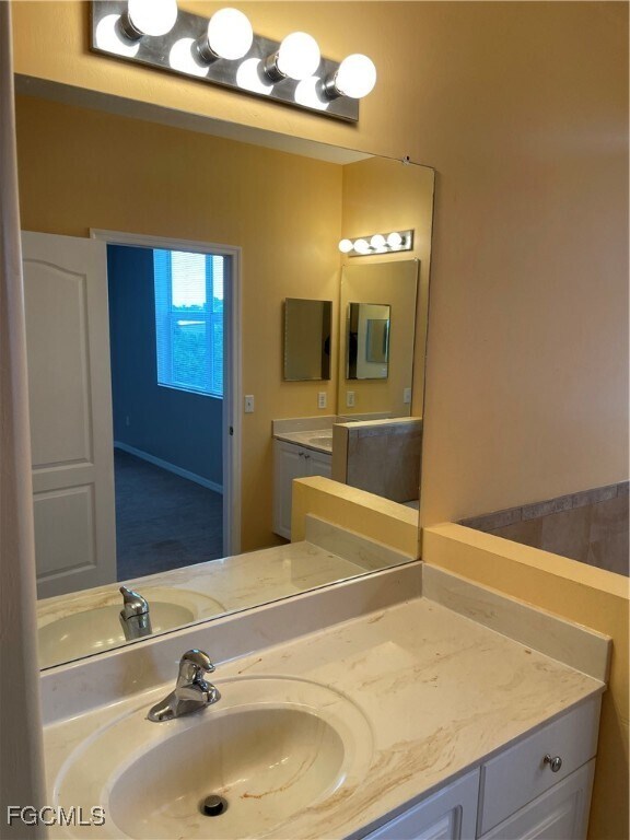 Building Photo - 2533 Deerfield Lake Ct