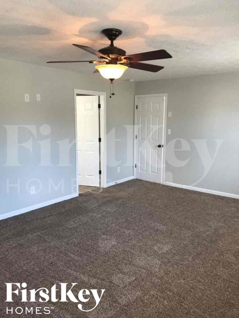 Building Photo - 1293 River Ridge Dr