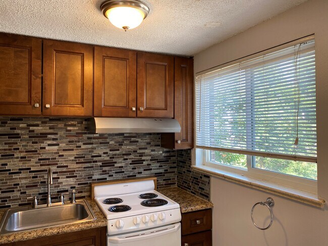 Building Photo - 1550 Detroit St