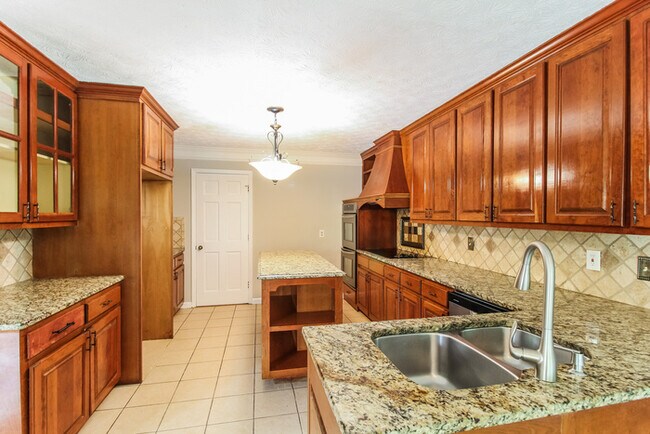 Building Photo - 4806 Castlewood Dr SW