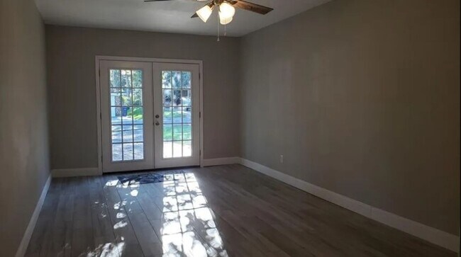Building Photo - 120 Powell Dr
