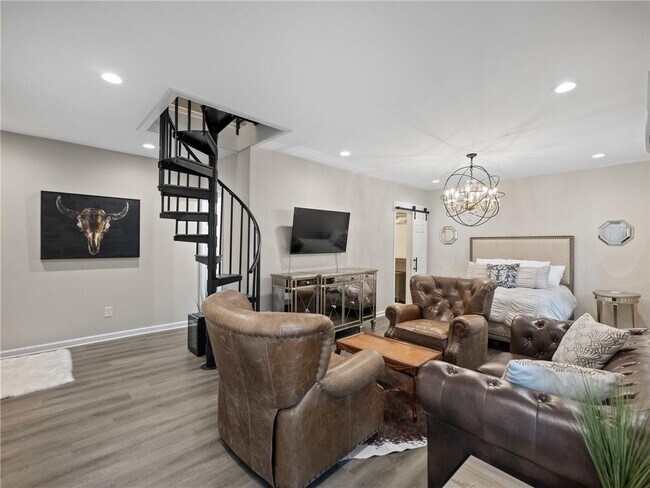 Building Photo - 7328 Ivy Cir
