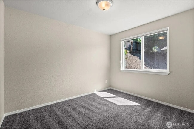 Building Photo - 502 Tullis St NE