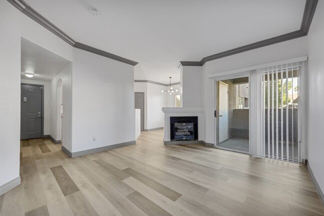 Building Photo - Gorgeous highly upgraded 2 bedroom condo