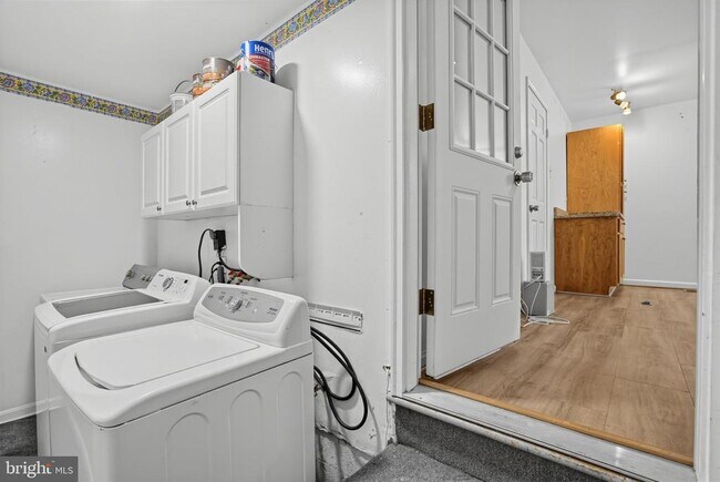 Building Photo - 6401 Wolf Run Hunt Ct