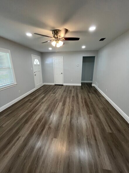 Building Photo - 3730 Tam O Shanter Dr
