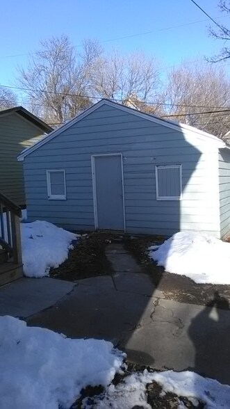 Building Photo - 2920 N Bryant Ave