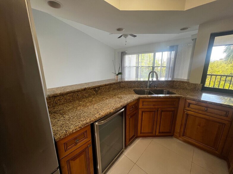 Building Photo - 13351 Greengate Blvd