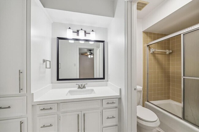 Building Photo - 7806 Rollingbrook Dr