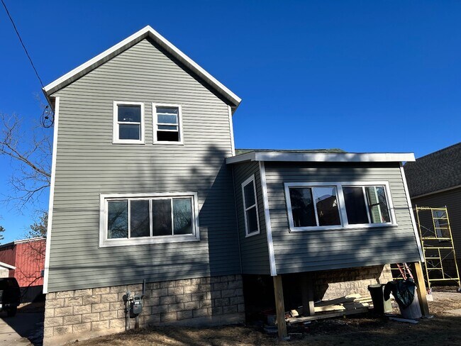 Building Photo - 810 4th St