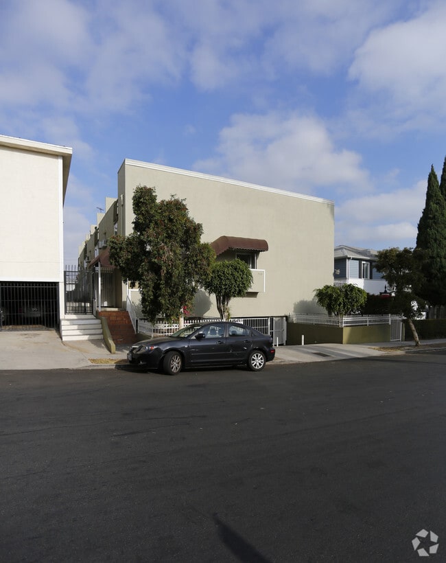 Building Photo - 933 S Manhattan Pl