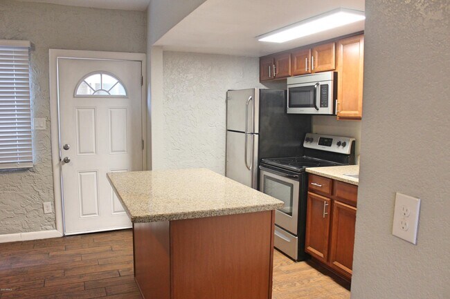 Building Photo - 1602 E Ocotillo Rd
