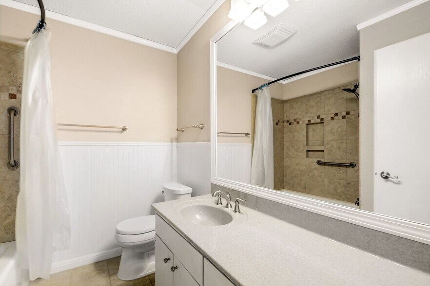 Building Photo - 4802 Gerona Dr