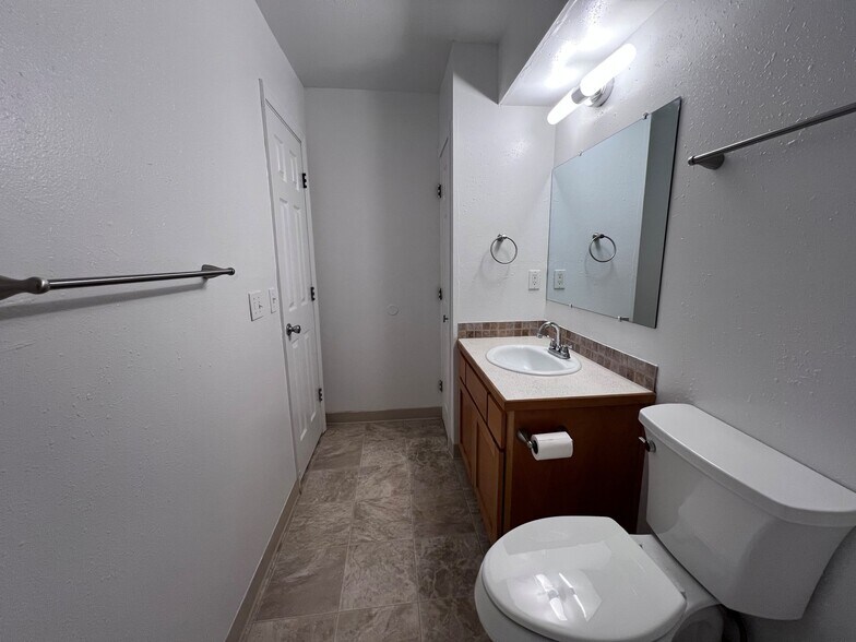 Building Photo - 17250 SW Heritage Ct