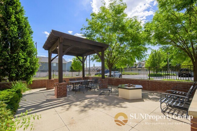 Building Photo - Freshly Updated Luxury Condo In Desirable Millcreek Terrace Community