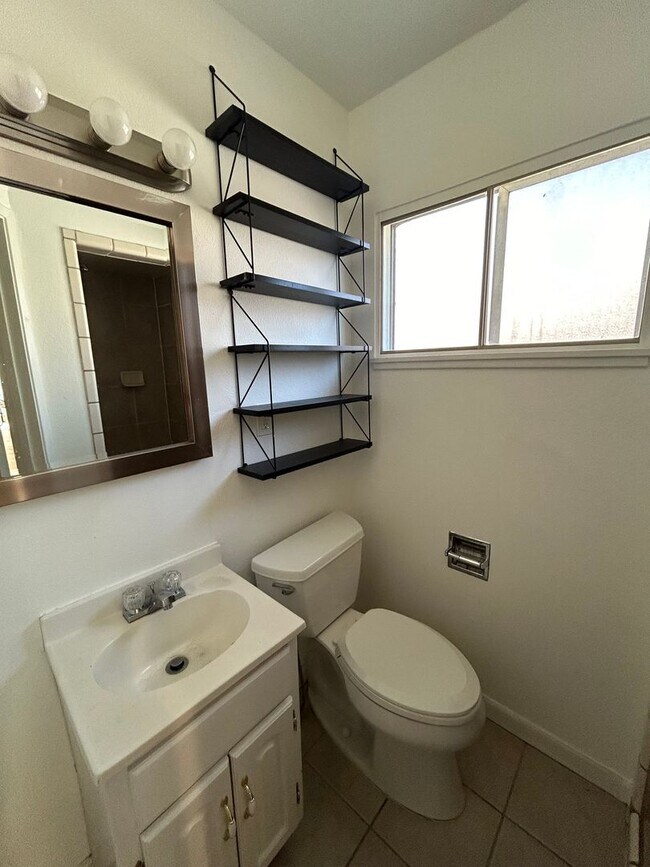 Building Photo - Al Tahoe Home - 3 Bed, 2 Bath with 2 Car G...